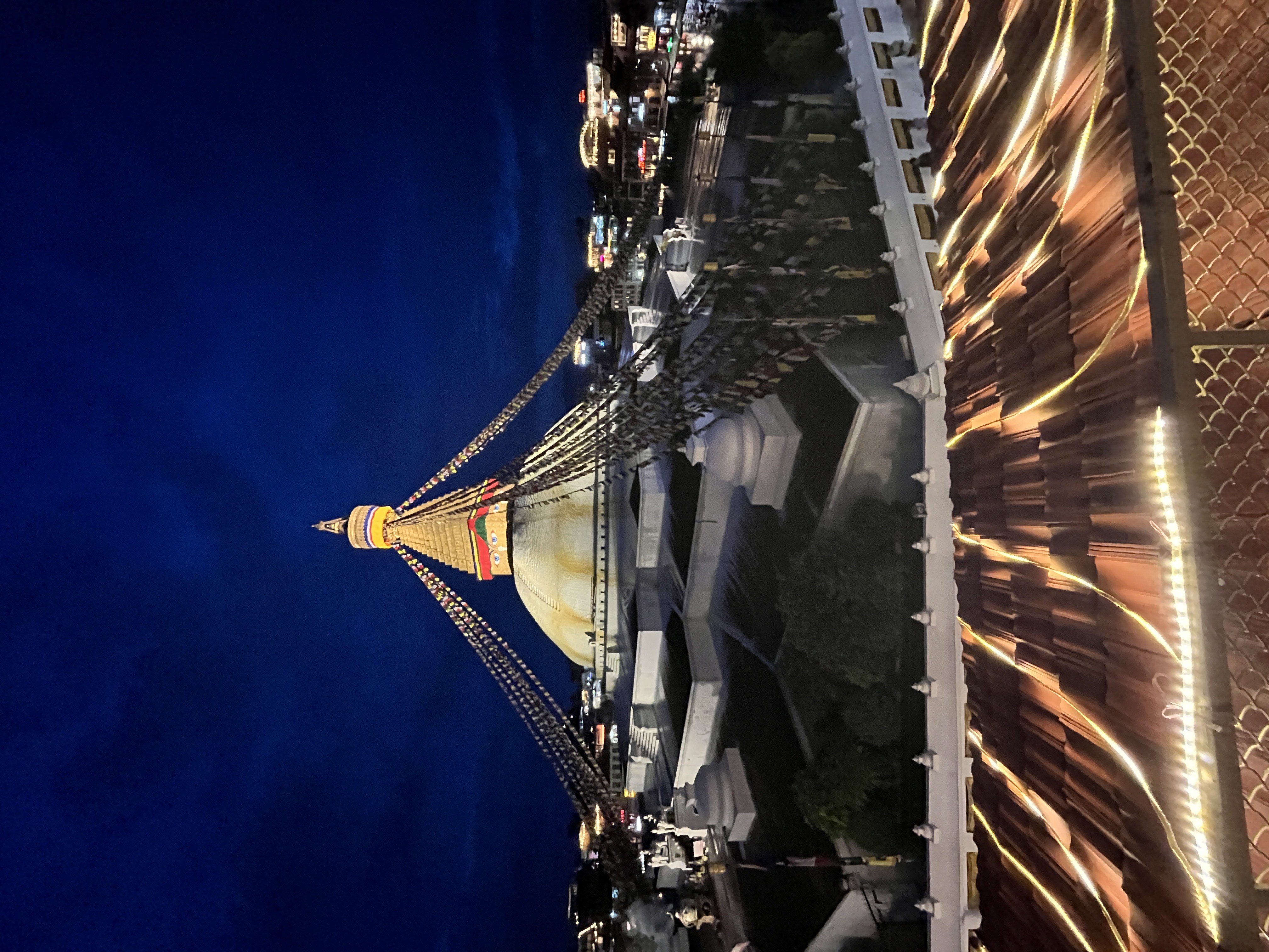 stupa bij nacht
